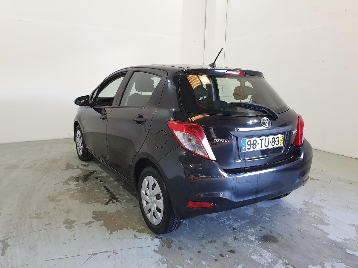 Toyota Yaris 1.0 · Ano 2012 — imagem 6