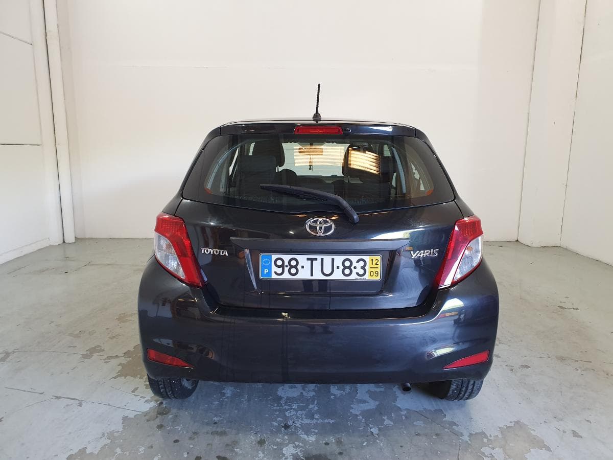 Toyota Yaris 1.0 · Ano 2012 — imagem 7