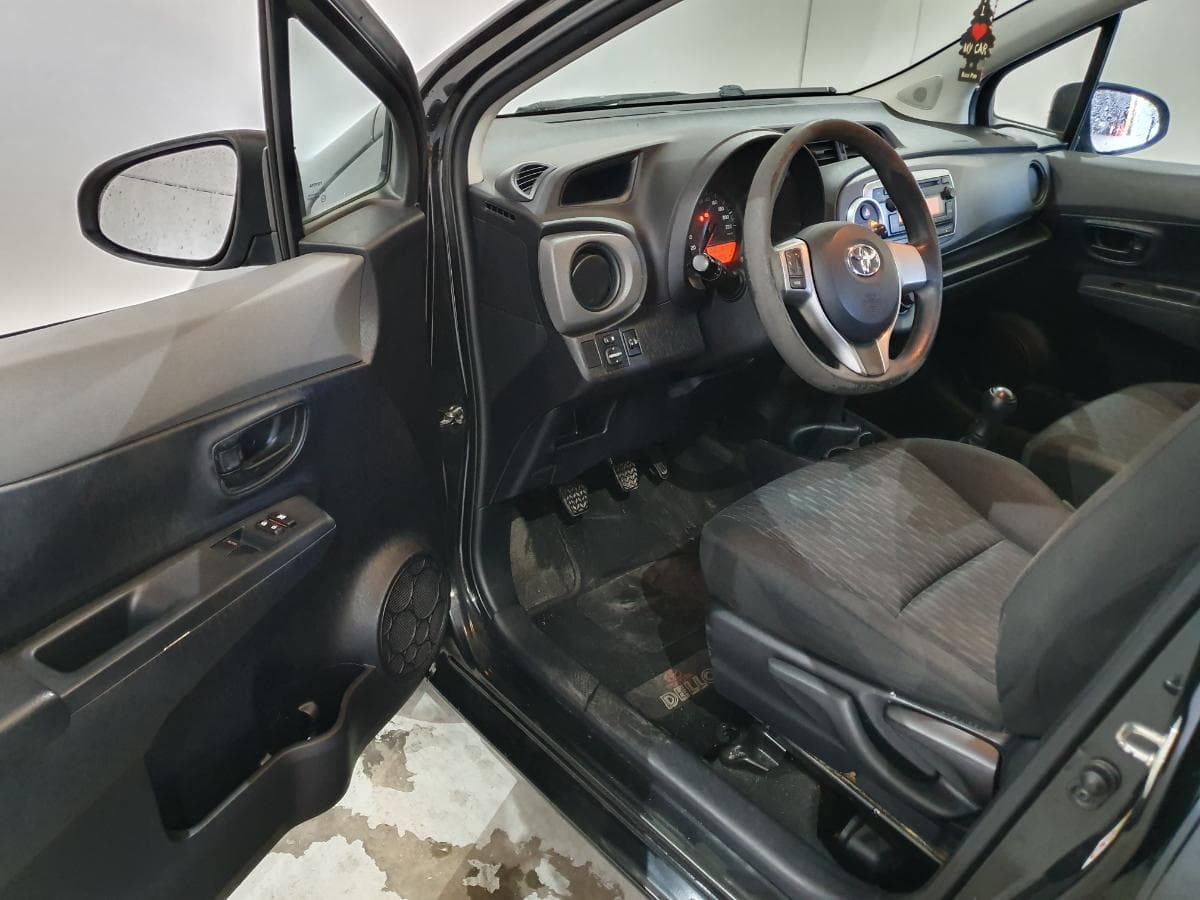 Toyota Yaris 1.0 · Ano 2012 — imagem 17