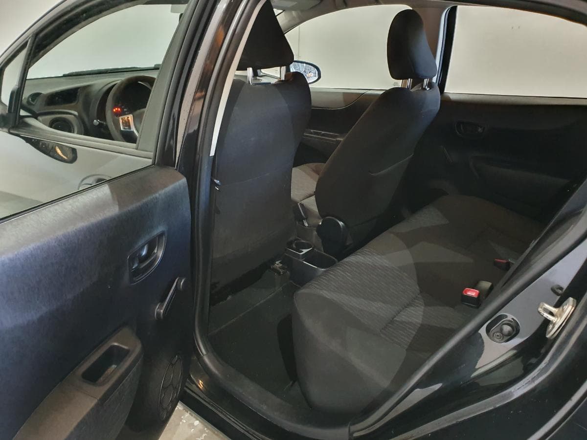 Toyota Yaris 1.0 · Ano 2012 — imagem 22