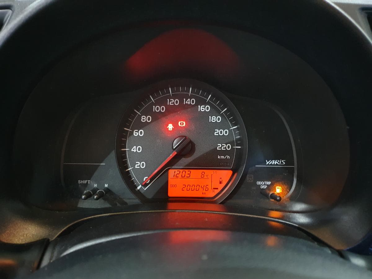 Toyota Yaris 1.0 · Ano 2012 — imagem 28