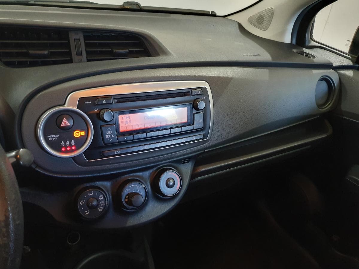 Toyota Yaris 1.0 · Ano 2012 — imagem 31