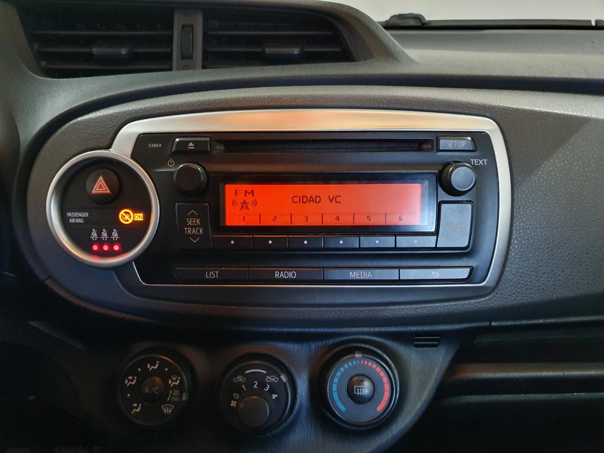 Toyota Yaris 1.0 · Ano 2012 — imagem 33
