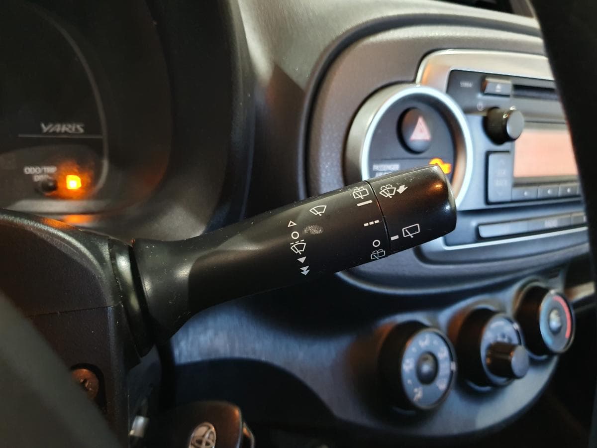 Toyota Yaris 1.0 · Ano 2012 — imagem 34