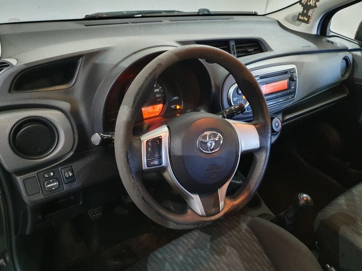 Toyota Yaris 1.0 · Ano 2012 — imagem 35
