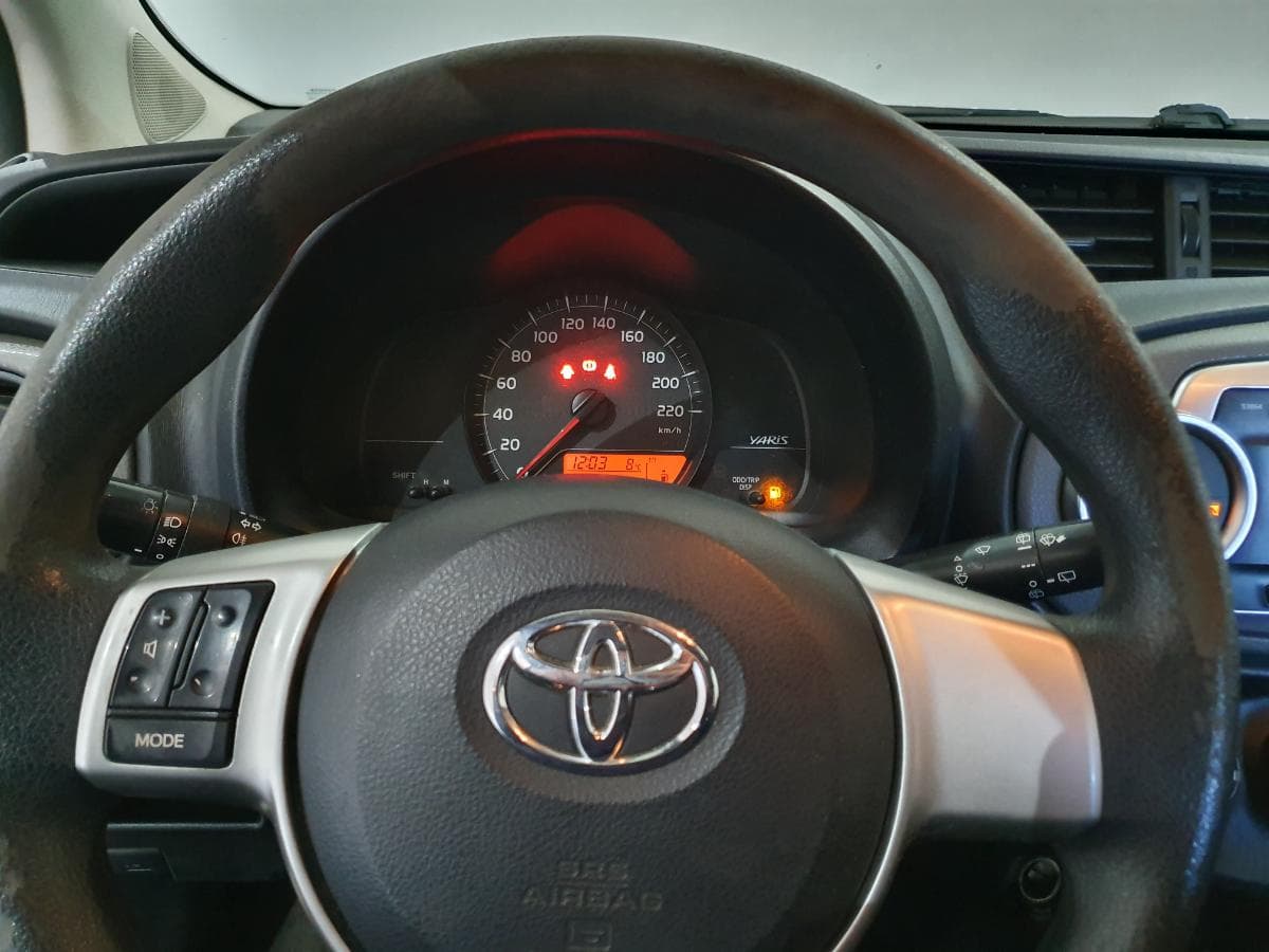 Toyota Yaris 1.0 · Ano 2012 — imagem 36