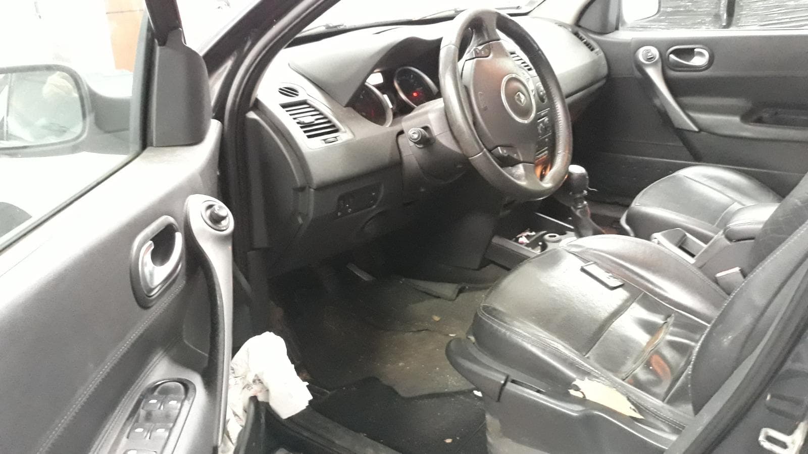 Renault Clio — image 8