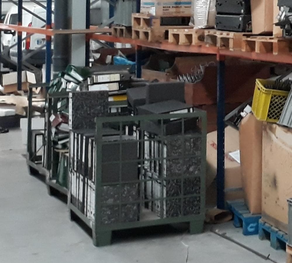 Lote sucata, cestos metálicos e mobiliário — imagem 3