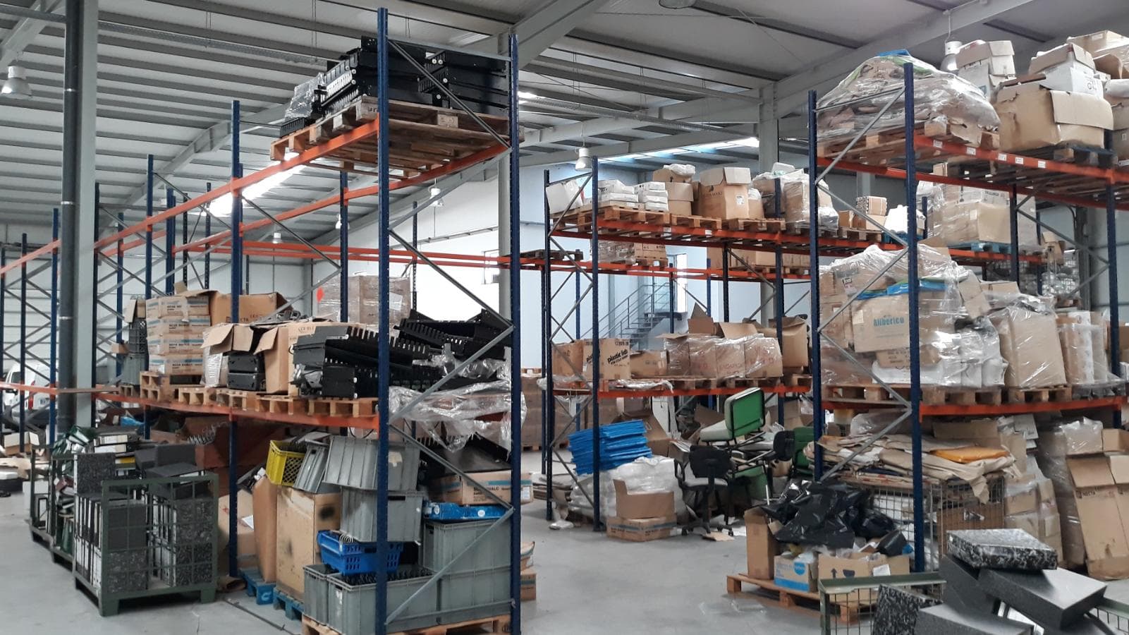 Estantes industriais — imagem 1