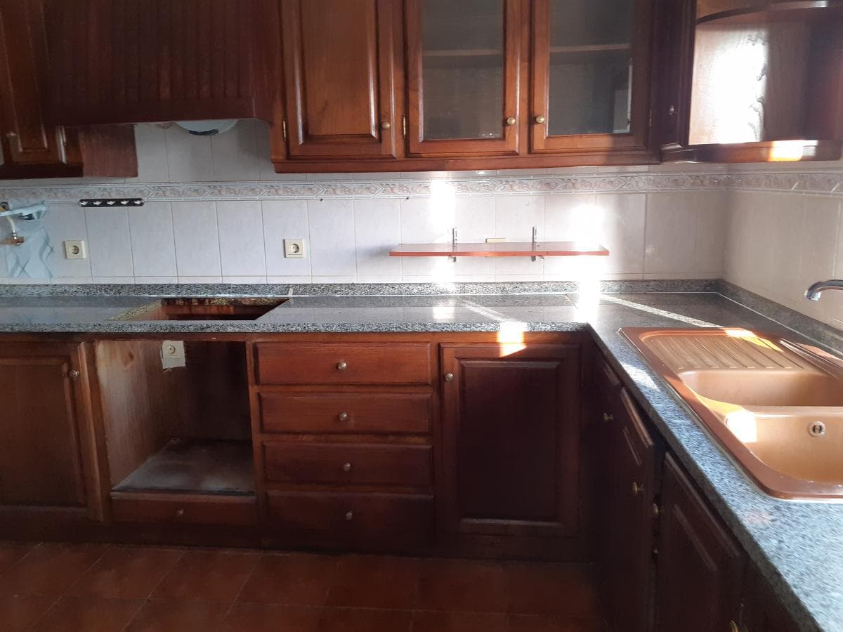 Apartamento T3 c/ Lugar de Garagem e Arrumos · Guarda — image 2