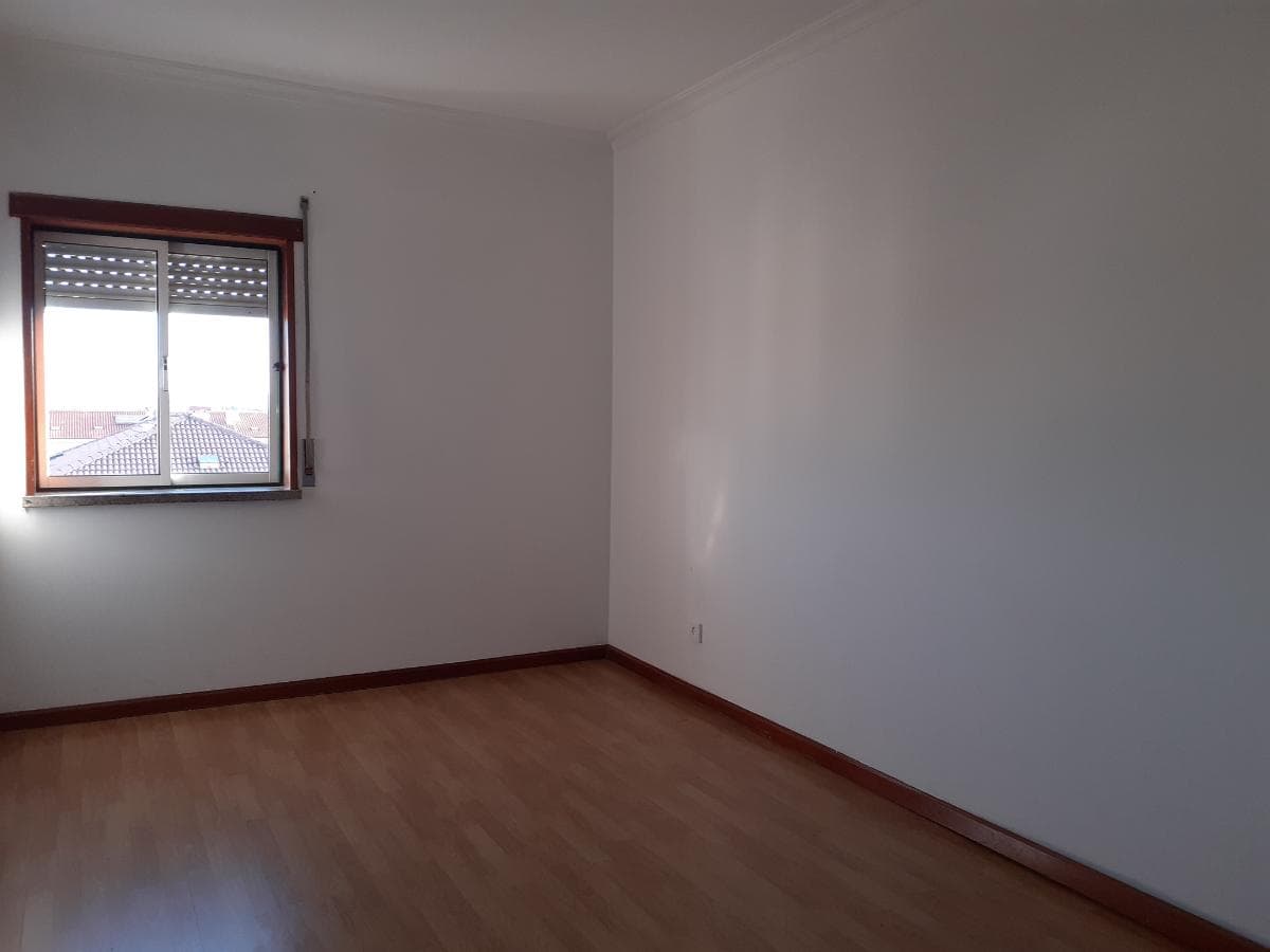 Apartamento T3 c/ Lugar de Garagem e Arrumos · Guarda — image 9