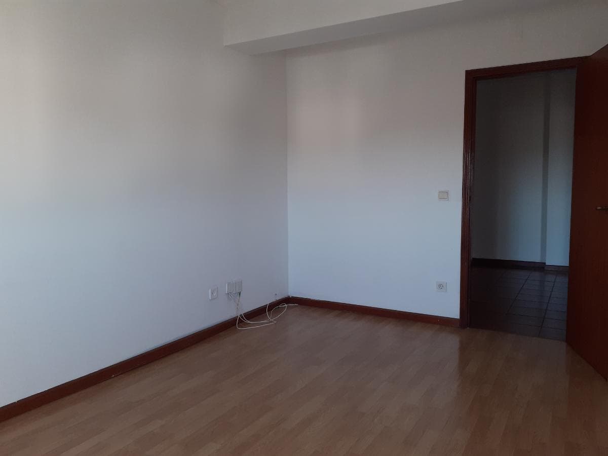 Apartamento T3 c/ Lugar de Garagem e Arrumos · Guarda — image 10