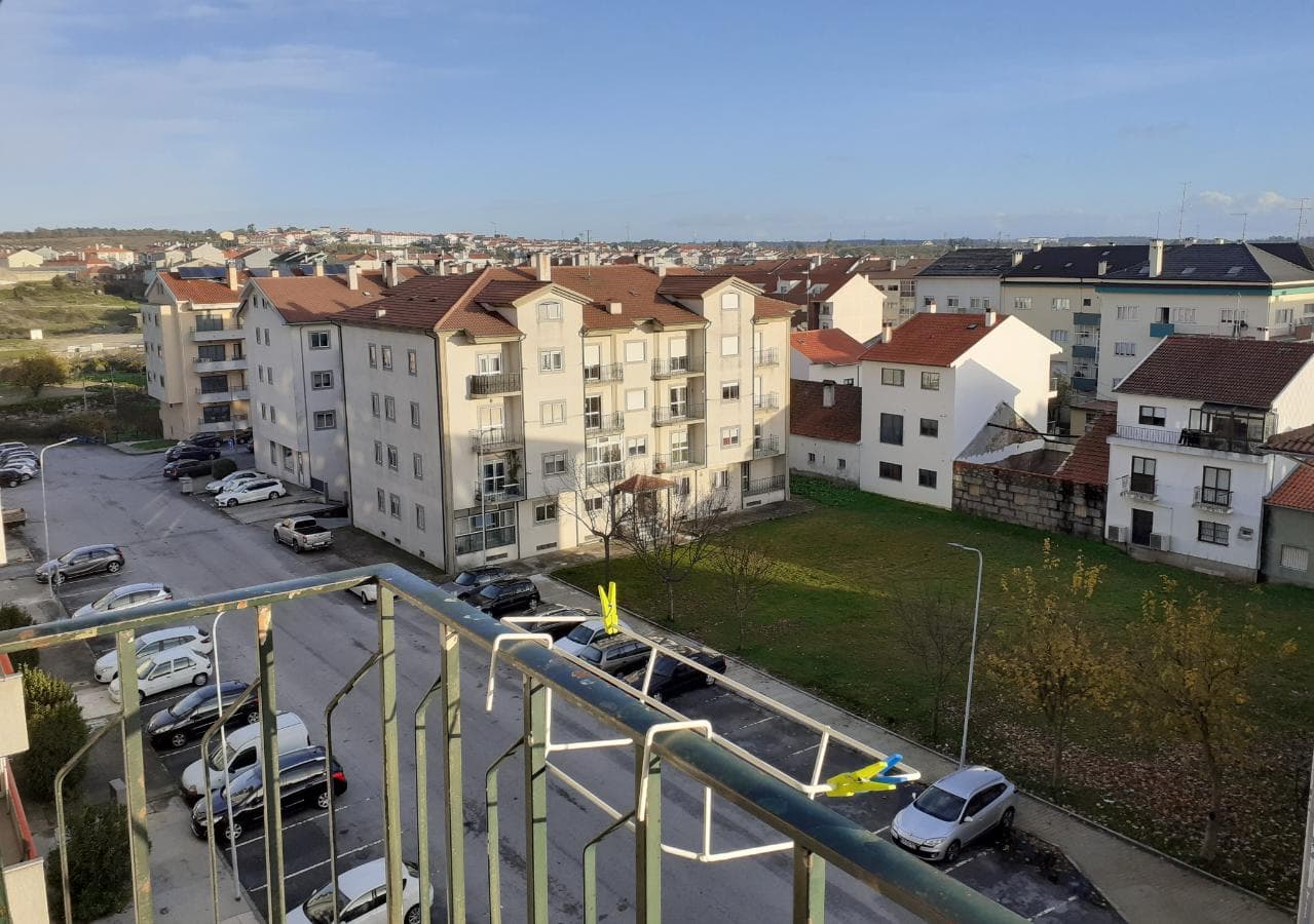 Apartamento T3 c/ Lugar de Garagem e Arrumos · Guarda — image 12