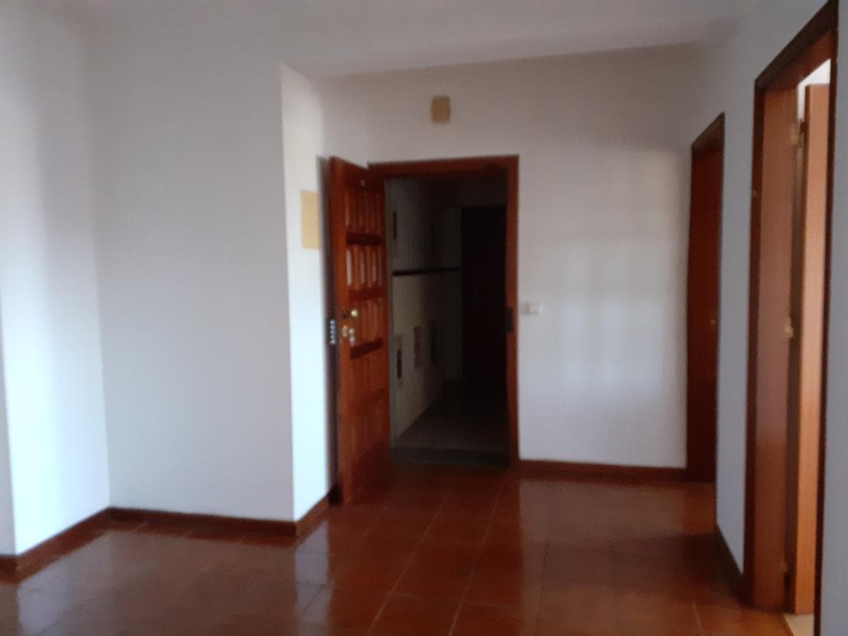 Apartamento T3 c/ Lugar de Garagem e Arrumos · Guarda — image 11