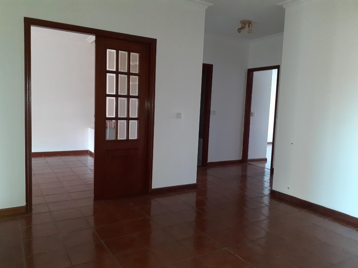 Apartamento T3 c/ Lugar de Garagem e Arrumos · Guarda — image 15