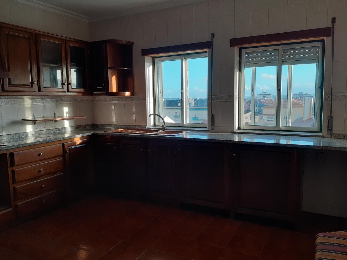 Apartamento T3 c/ Lugar de Garagem e Arrumos · Guarda — image 19