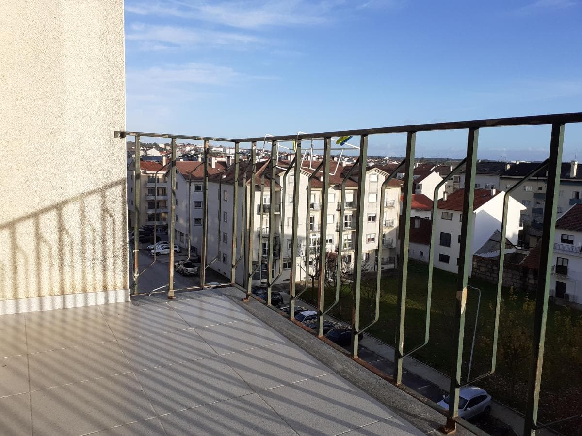 Apartamento T3 c/ Lugar de Garagem e Arrumos · Guarda — image 22