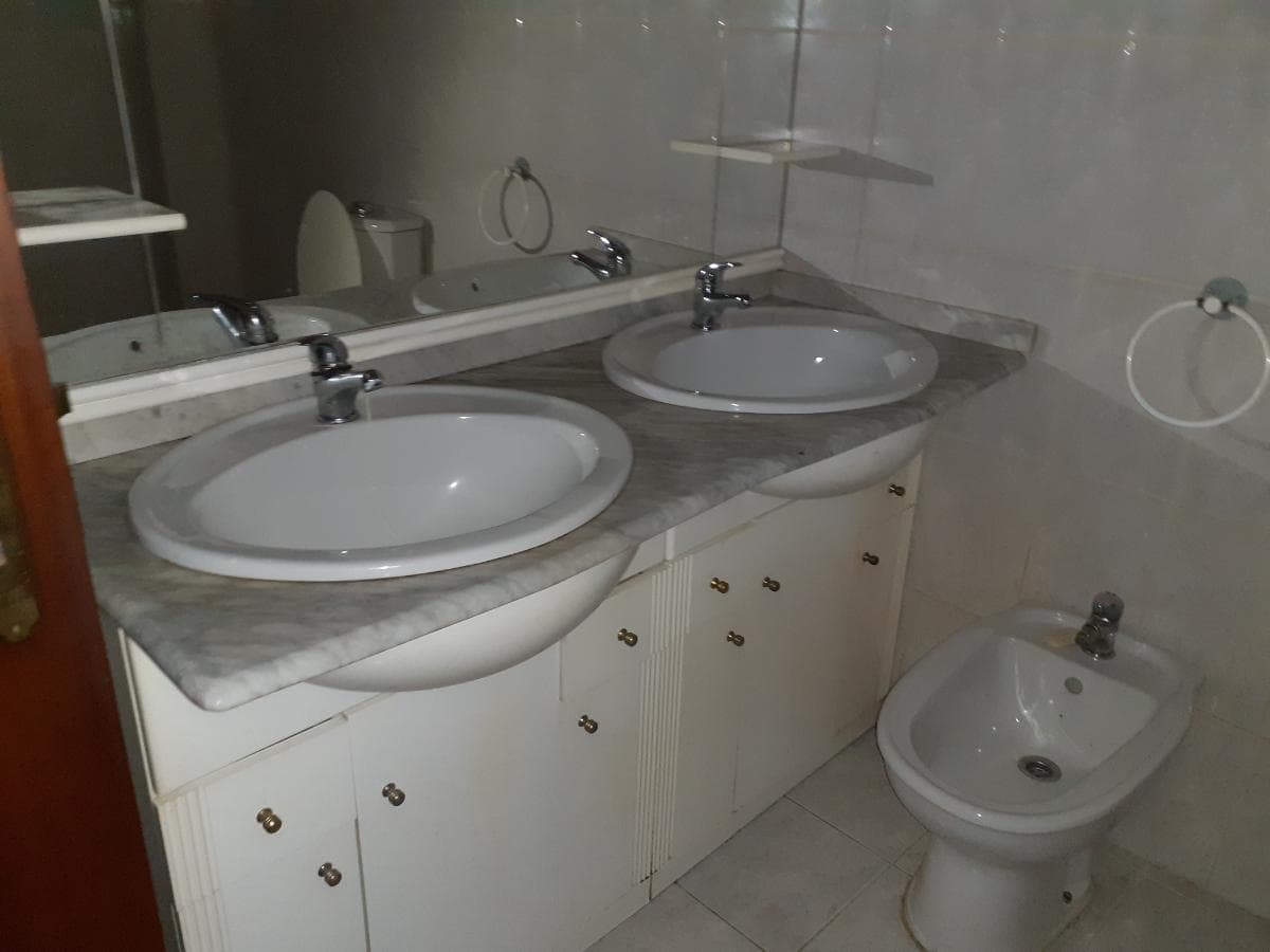 Apartamento T3 c/ Lugar de Garagem e Arrumos · Guarda — image 25