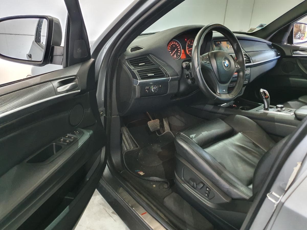 BMW X5 3.0 D · Ano 2007 — image 11