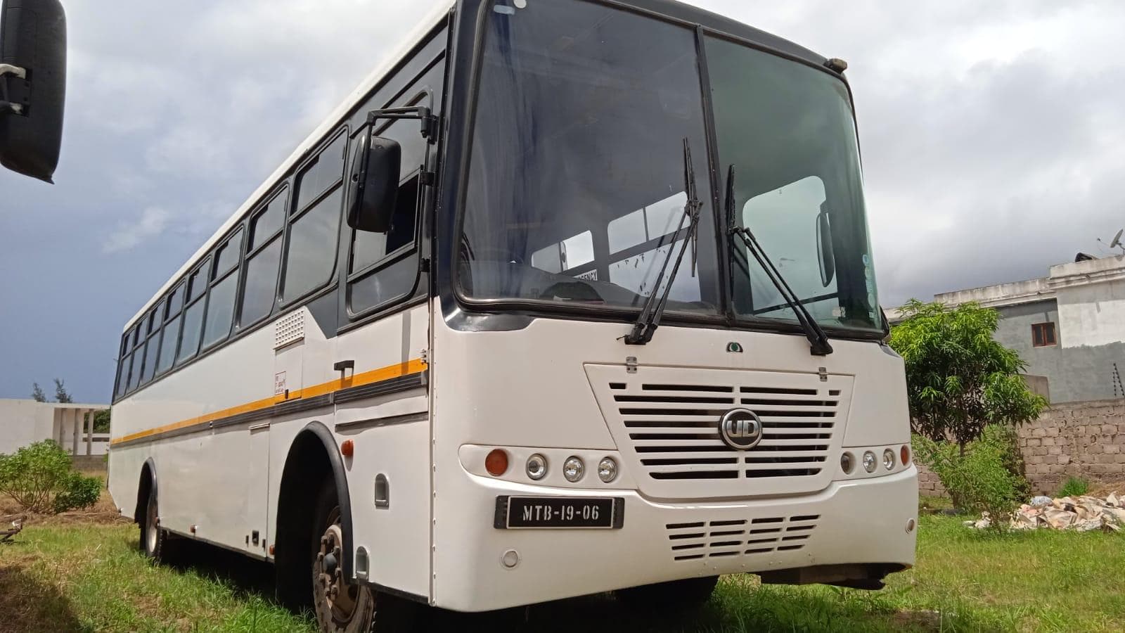 Autocarro Nissan UD90B — imagem 1