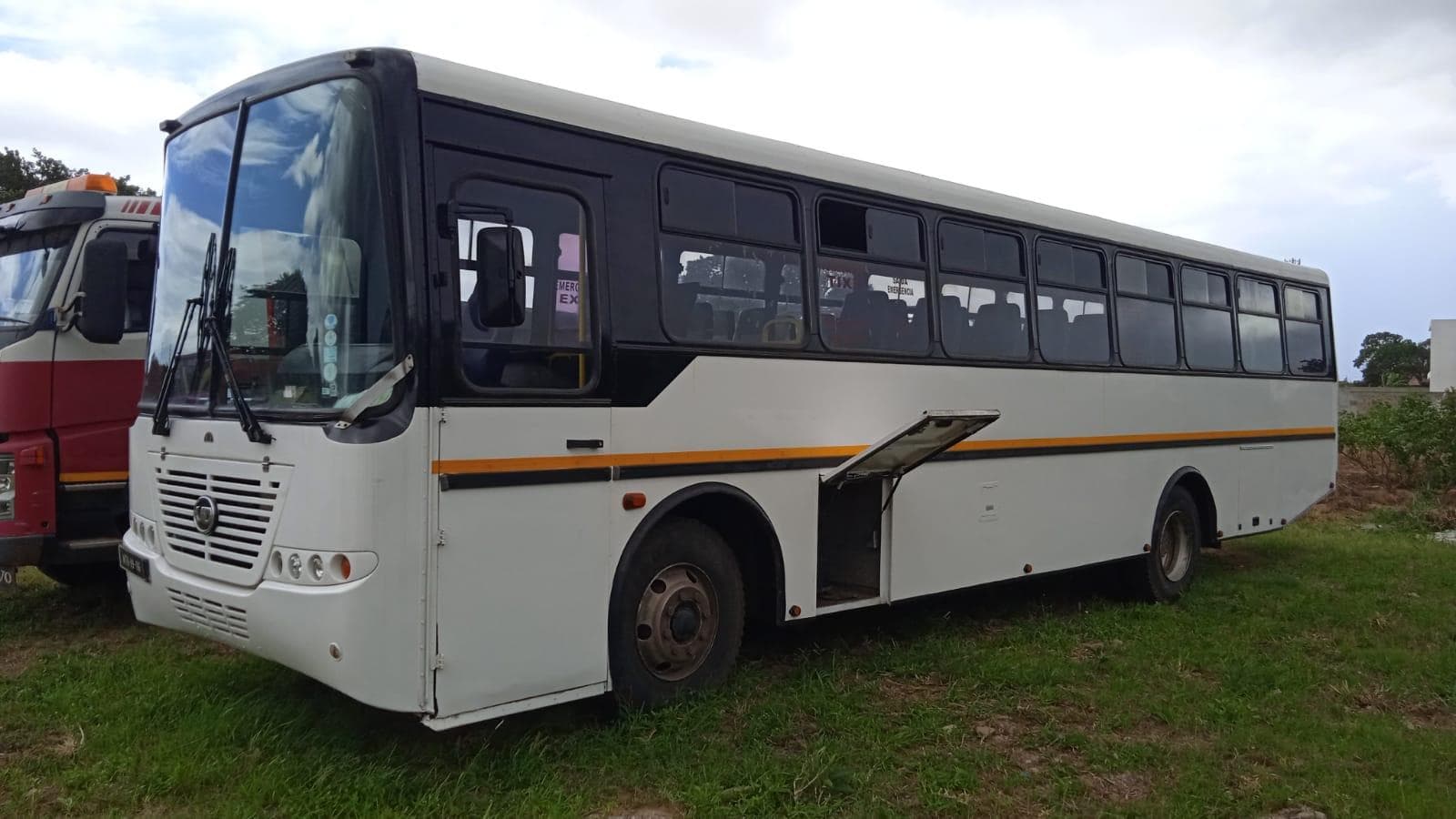 Autocarro Nissan UD90B — imagem 2