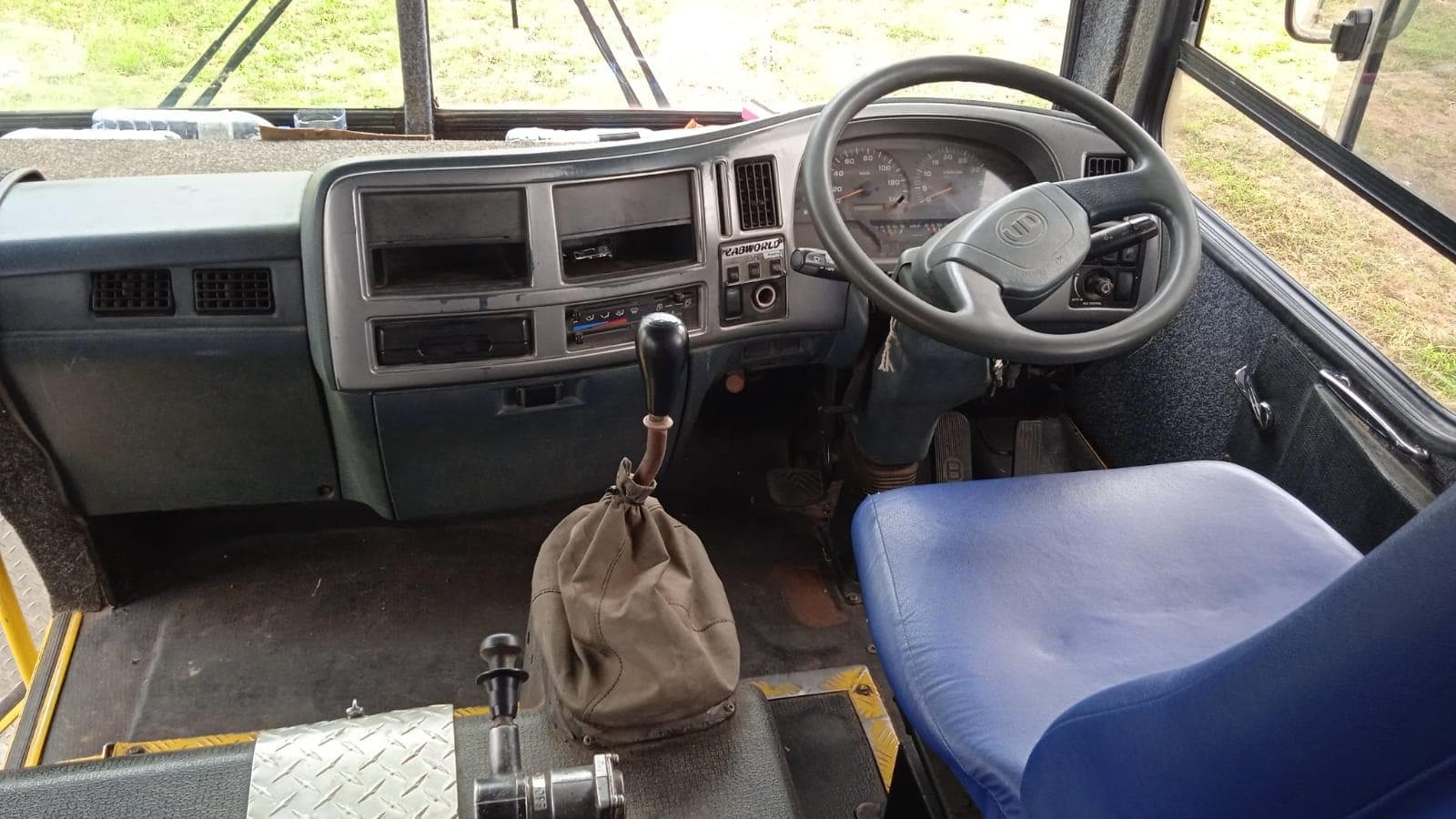 Autocarro Nissan UD90B — imagem 11