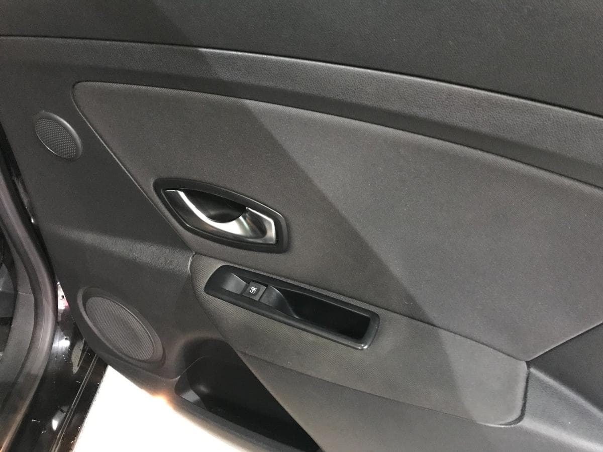 Renault Mégane 1.5DCI · Ano 2011 — imagem 24