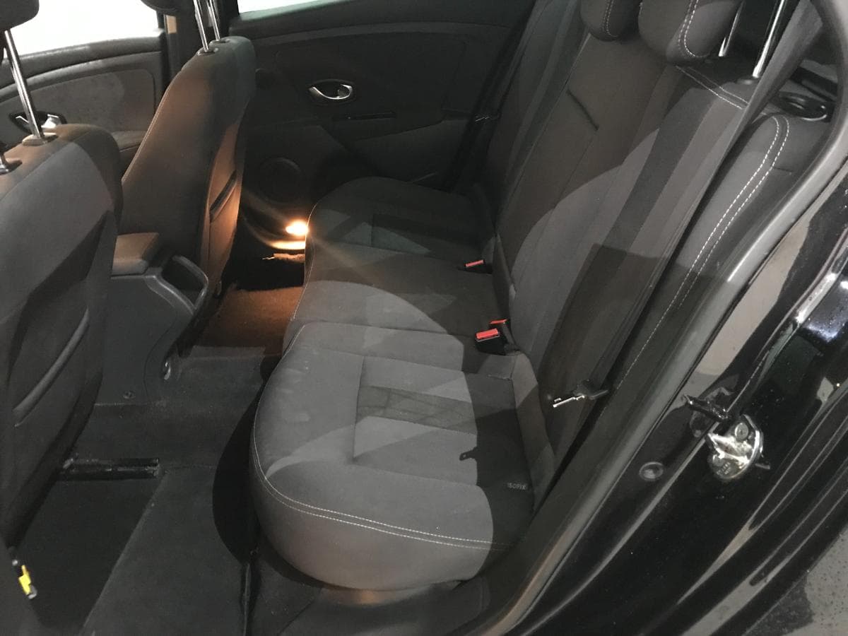Renault Mégane 1.5DCI · Ano 2011 — imagem 32