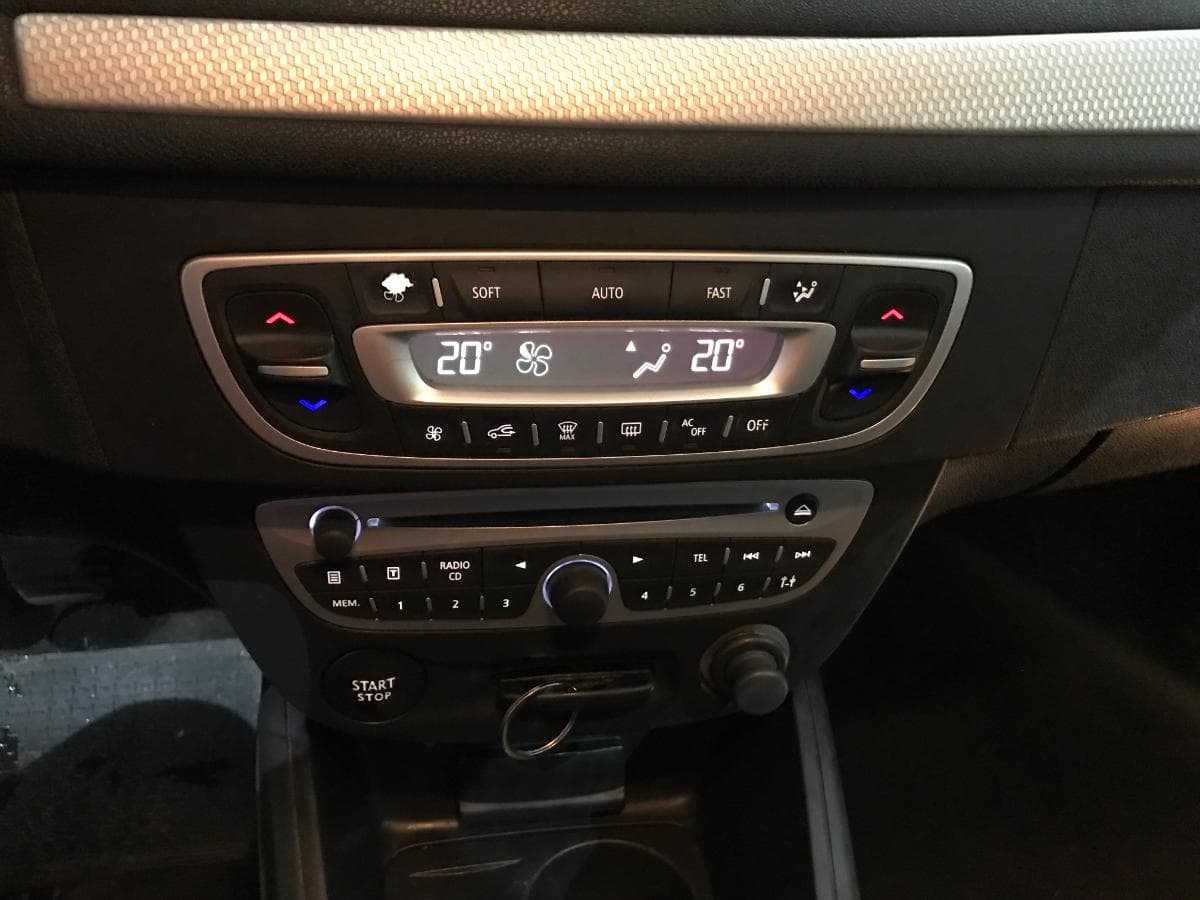 Renault Mégane 1.5DCI · Ano 2011 — imagem 35