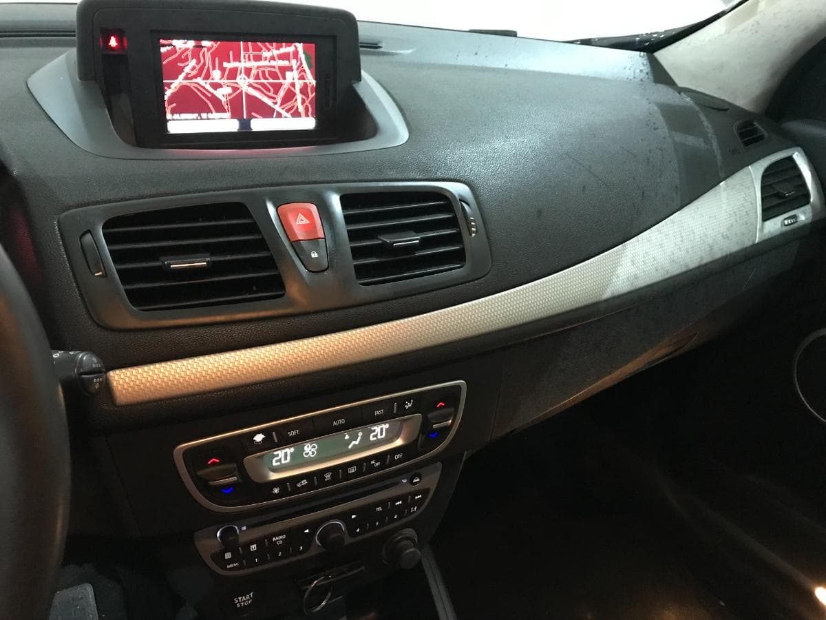 Renault Mégane 1.5DCI · Ano 2011 — imagem 36