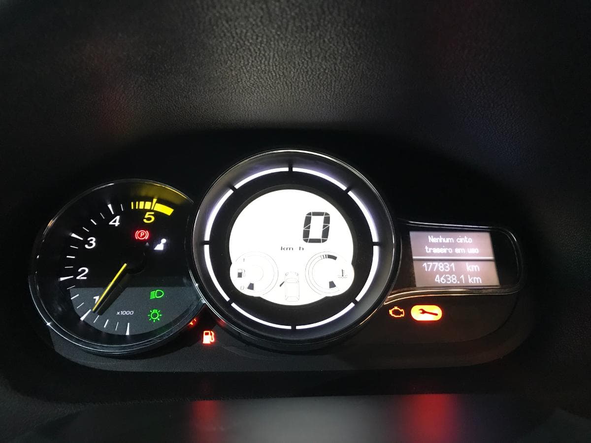Renault Mégane 1.5DCI · Ano 2011 — imagem 39