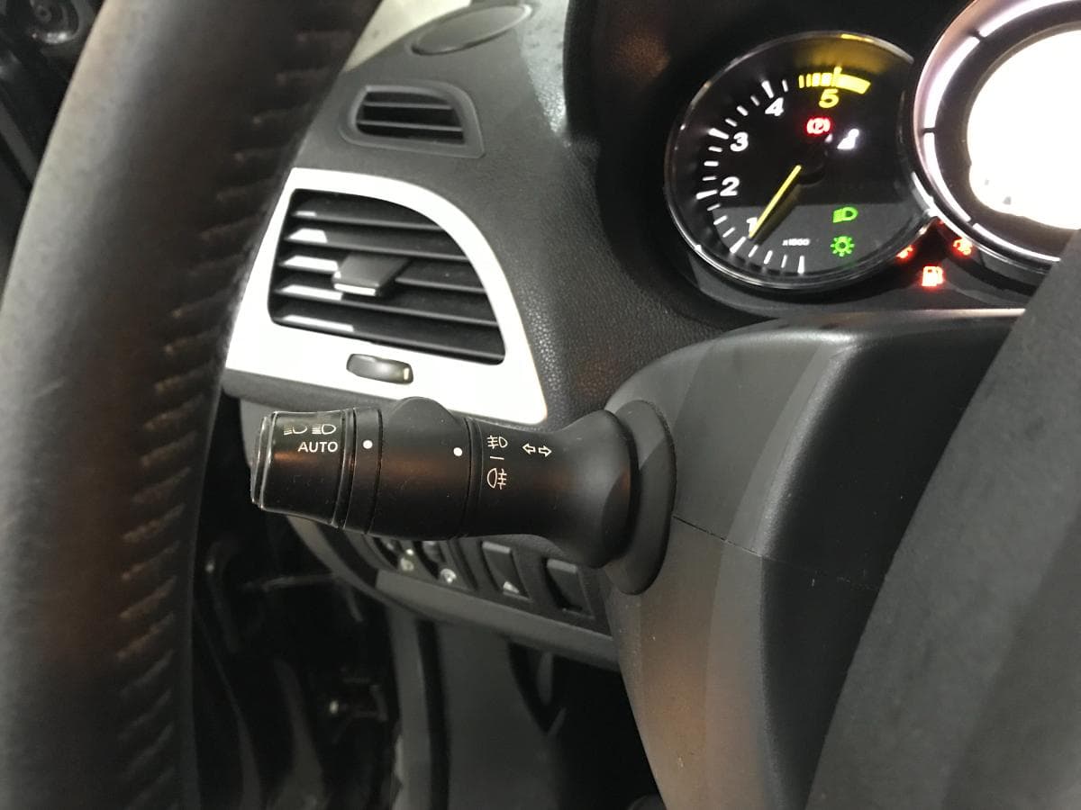 Renault Mégane 1.5DCI · Ano 2011 — imagem 40