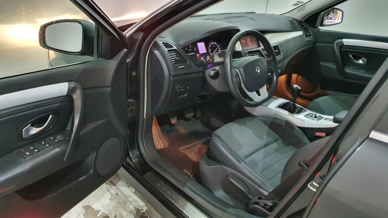 Renault Laguna 2.0DCI · Ano 2008 — imagem 21