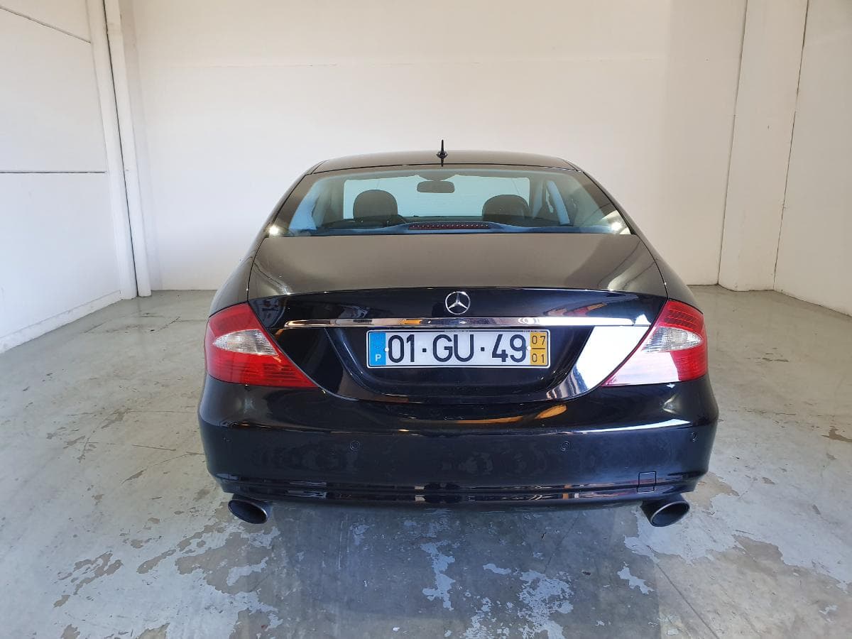 Mercedes-Benz CLS 320 3.0 CDI · Ano 2007 — image 10