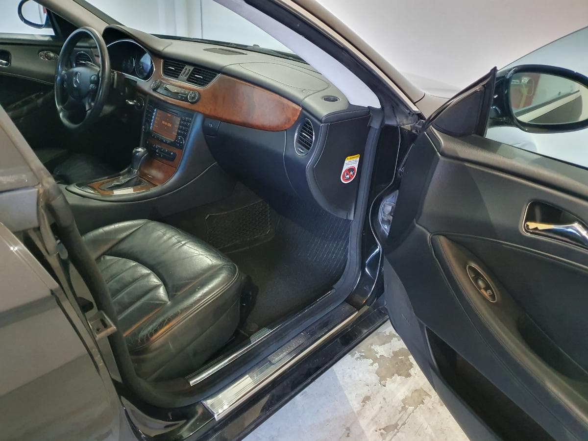Mercedes-Benz CLS 320 3.0 CDI · Ano 2007 — image 14