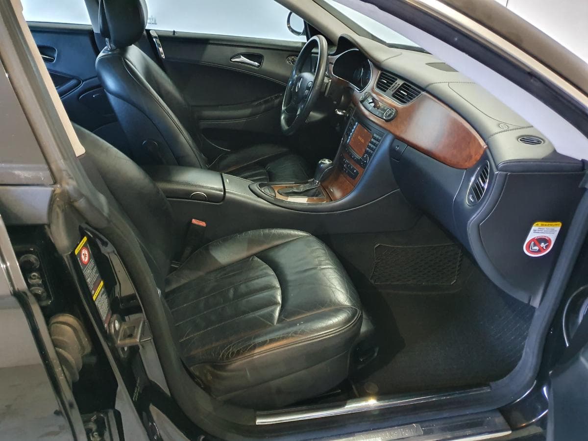 Mercedes-Benz CLS 320 3.0 CDI · Ano 2007 — image 17