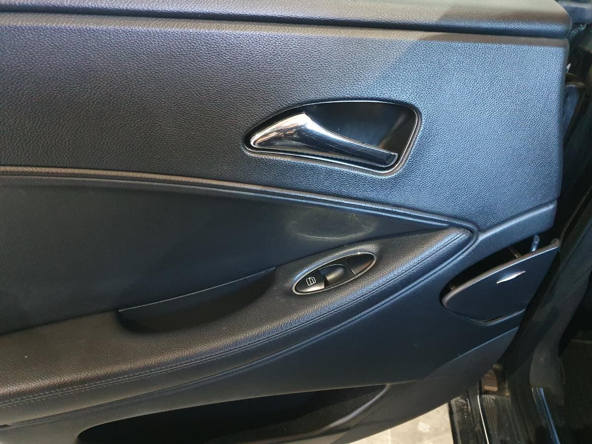 Mercedes-Benz CLS 320 3.0 CDI · Ano 2007 — image 21
