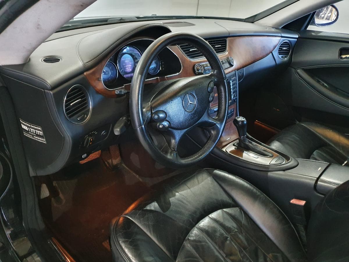 Mercedes-Benz CLS 320 3.0 CDI · Ano 2007 — image 28