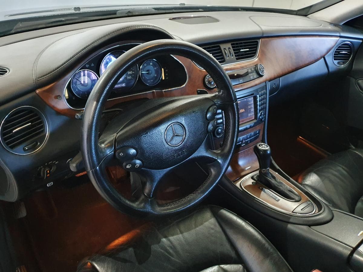 Mercedes-Benz CLS 320 3.0 CDI · Ano 2007 — image 30