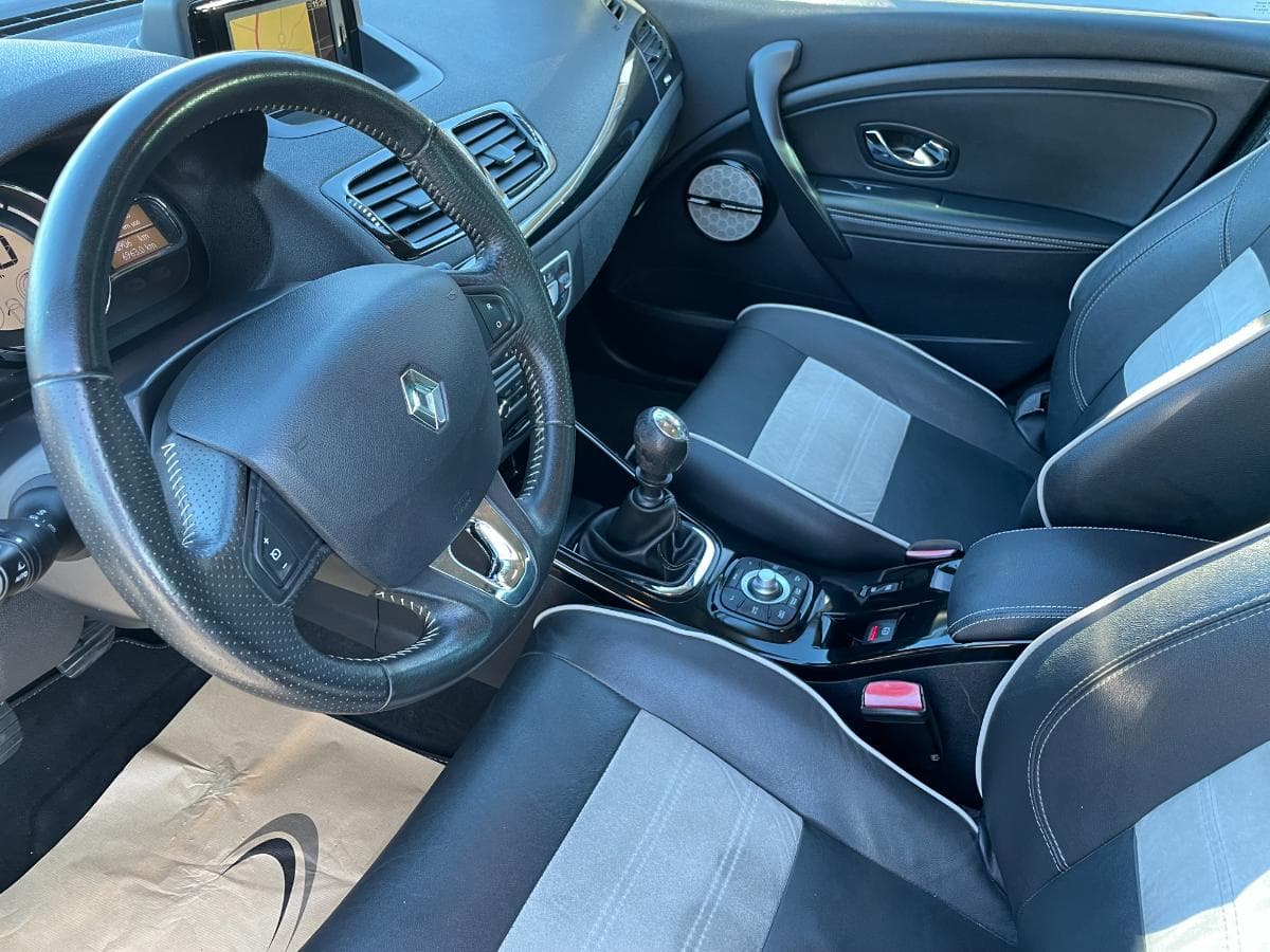 Renault Mégane 1.5 DCI · Ano 2014 — imagem 16
