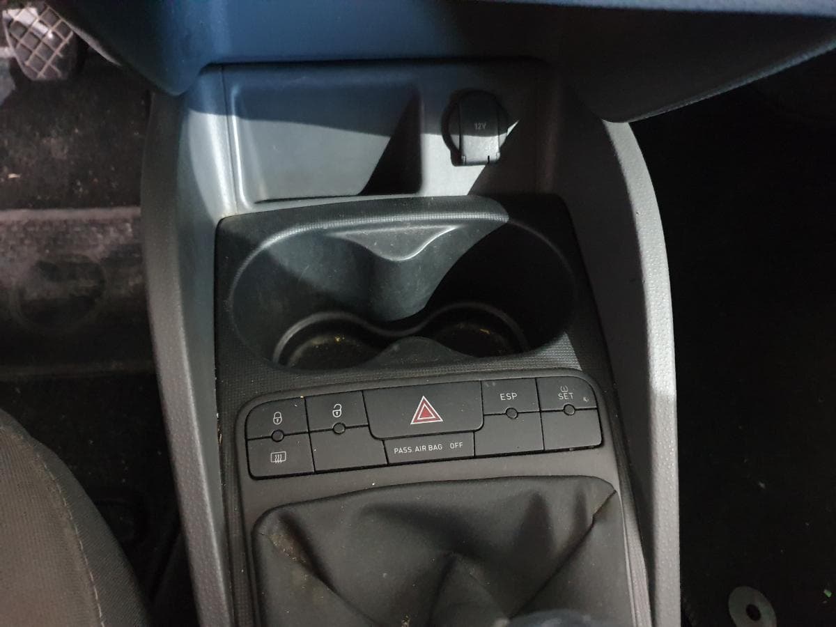 Seat Ibiza 1.2 · Ano 2010 — imagen 32