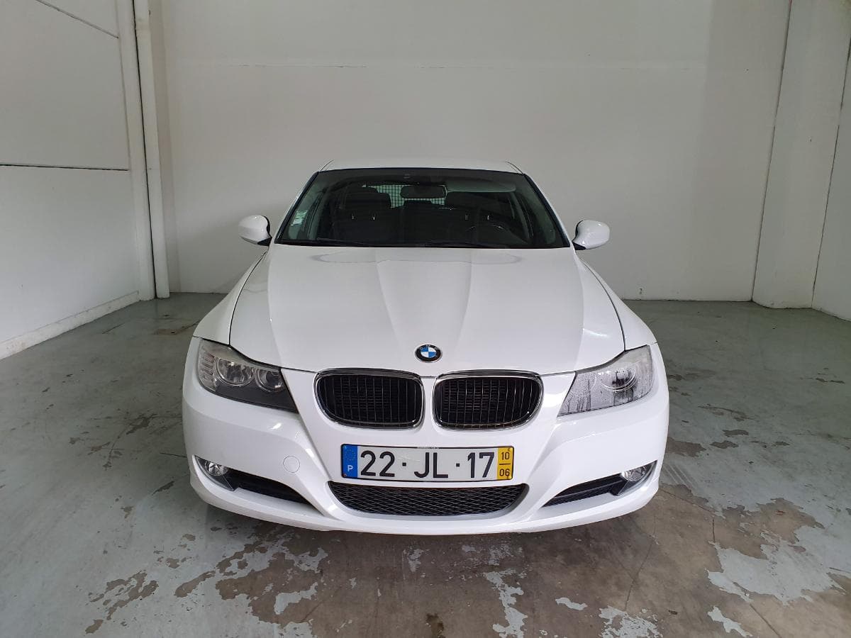 BMW 318 D Touring · Ano 2010 — imagen 4