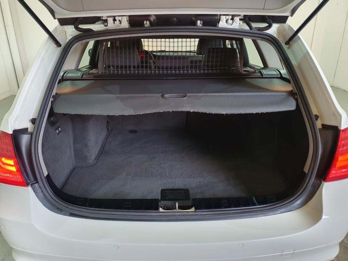 BMW 318 D Touring · Ano 2010 — imagen 7