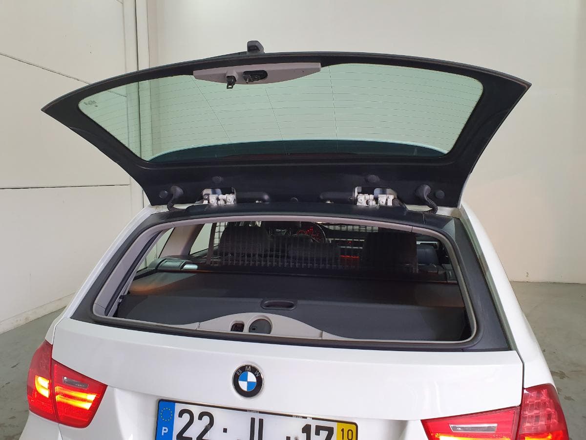 BMW 318 D Touring · Ano 2010 — imagen 8