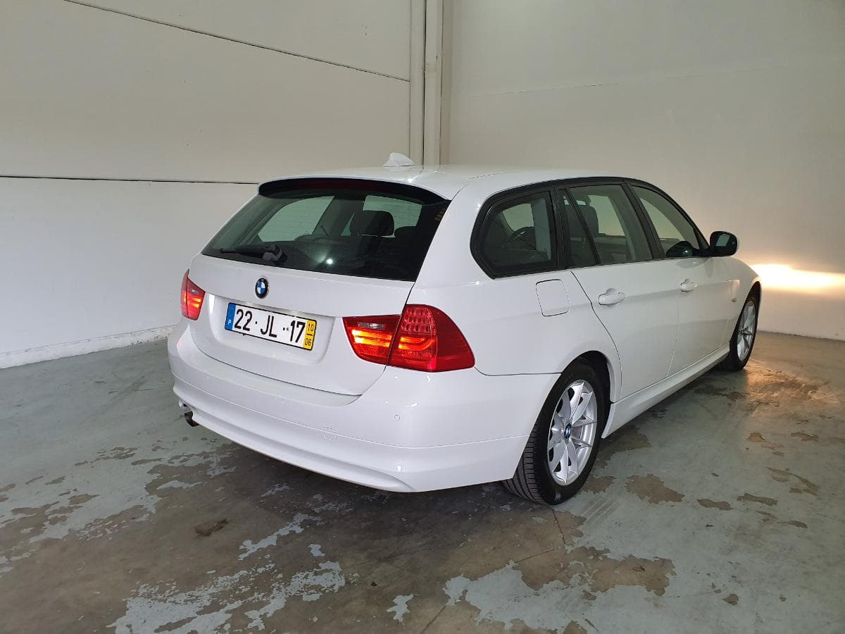 BMW 318 D Touring · Ano 2010 — imagen 9