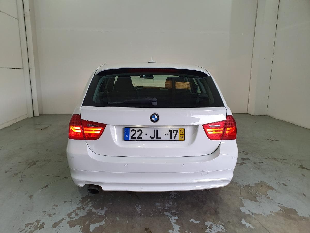 BMW 318 D Touring · Ano 2010 — imagen 6
