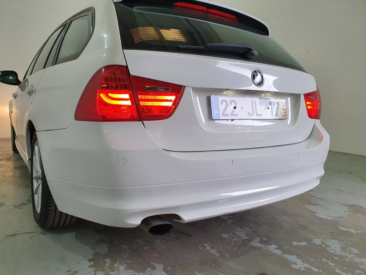 BMW 318 D Touring · Ano 2010 — imagen 11
