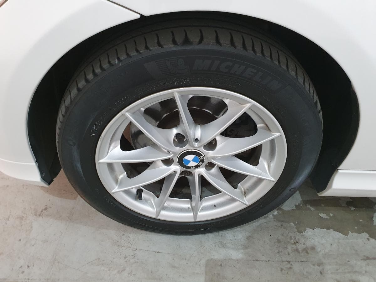 BMW 318 D Touring · Ano 2010 — imagen 12