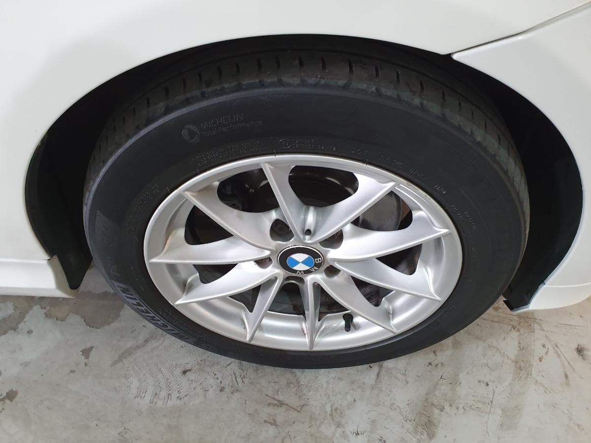 BMW 318 D Touring · Ano 2010 — imagen 13