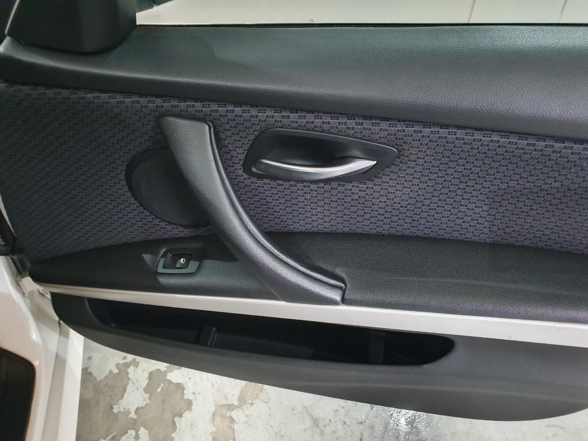 BMW 318 D Touring · Ano 2010 — imagen 19